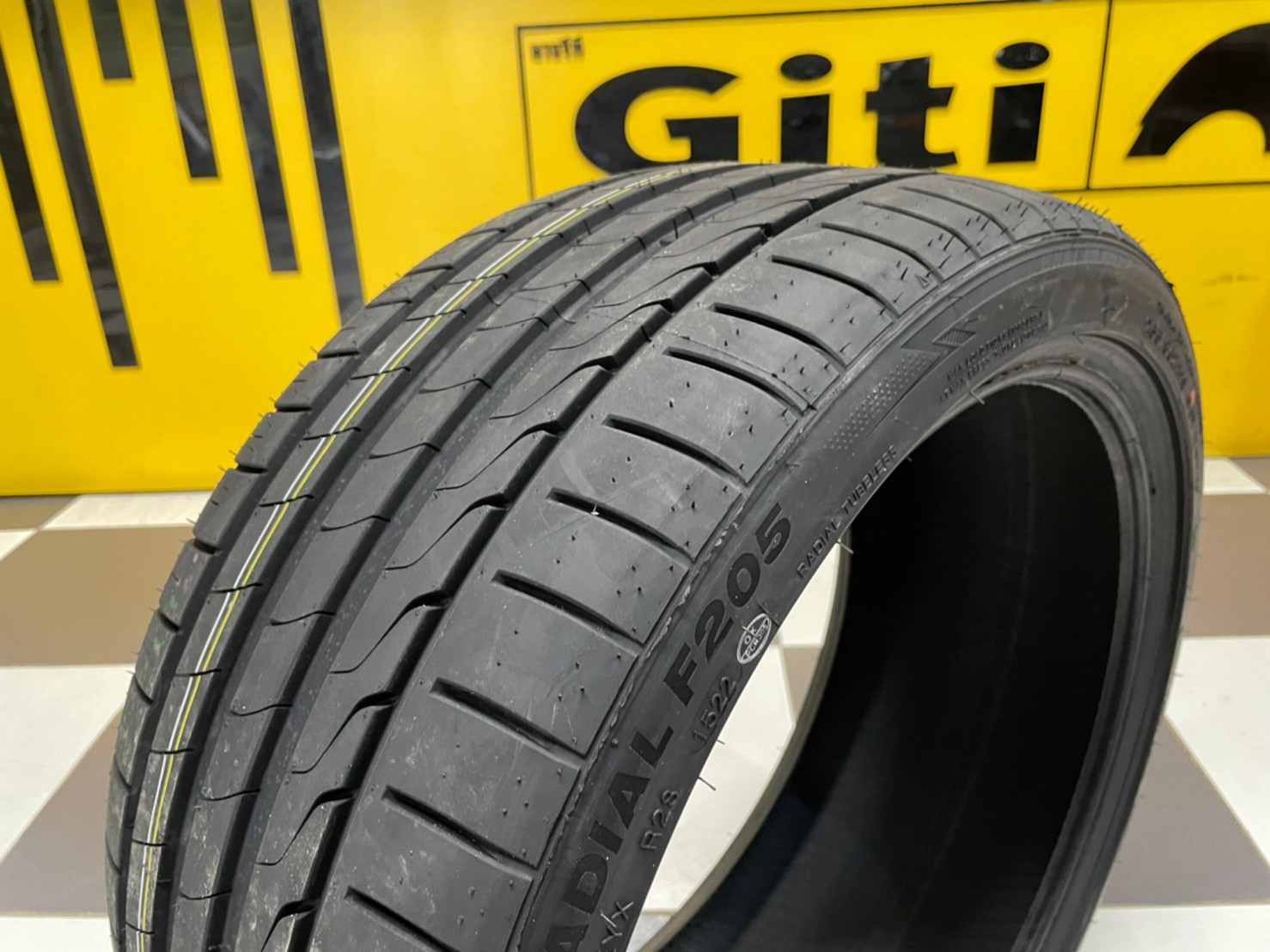 ยางMINERVA F205 255/35R19 ยางสปอร์ตคุณภาพดี สมรรถนะการขับขี่สูงนุ่มเงียบ ยางใหม่2022