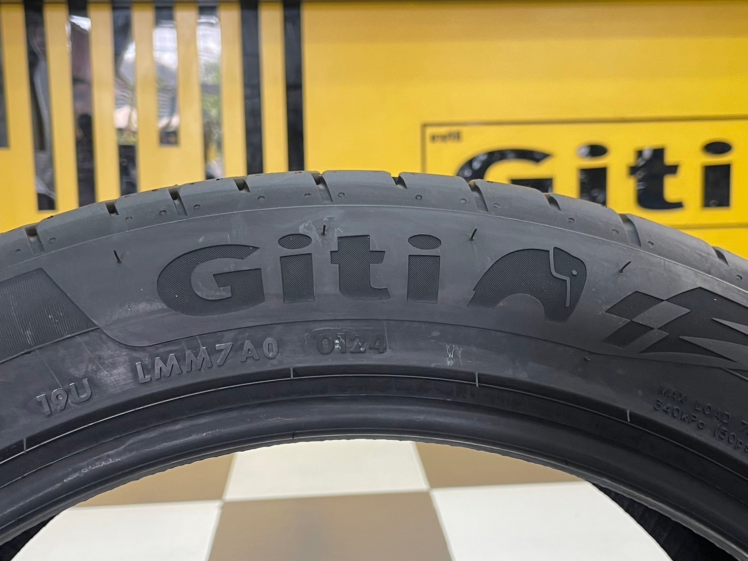 GITI SPORT S2 235/45R18 ยางใหม่ปี2024