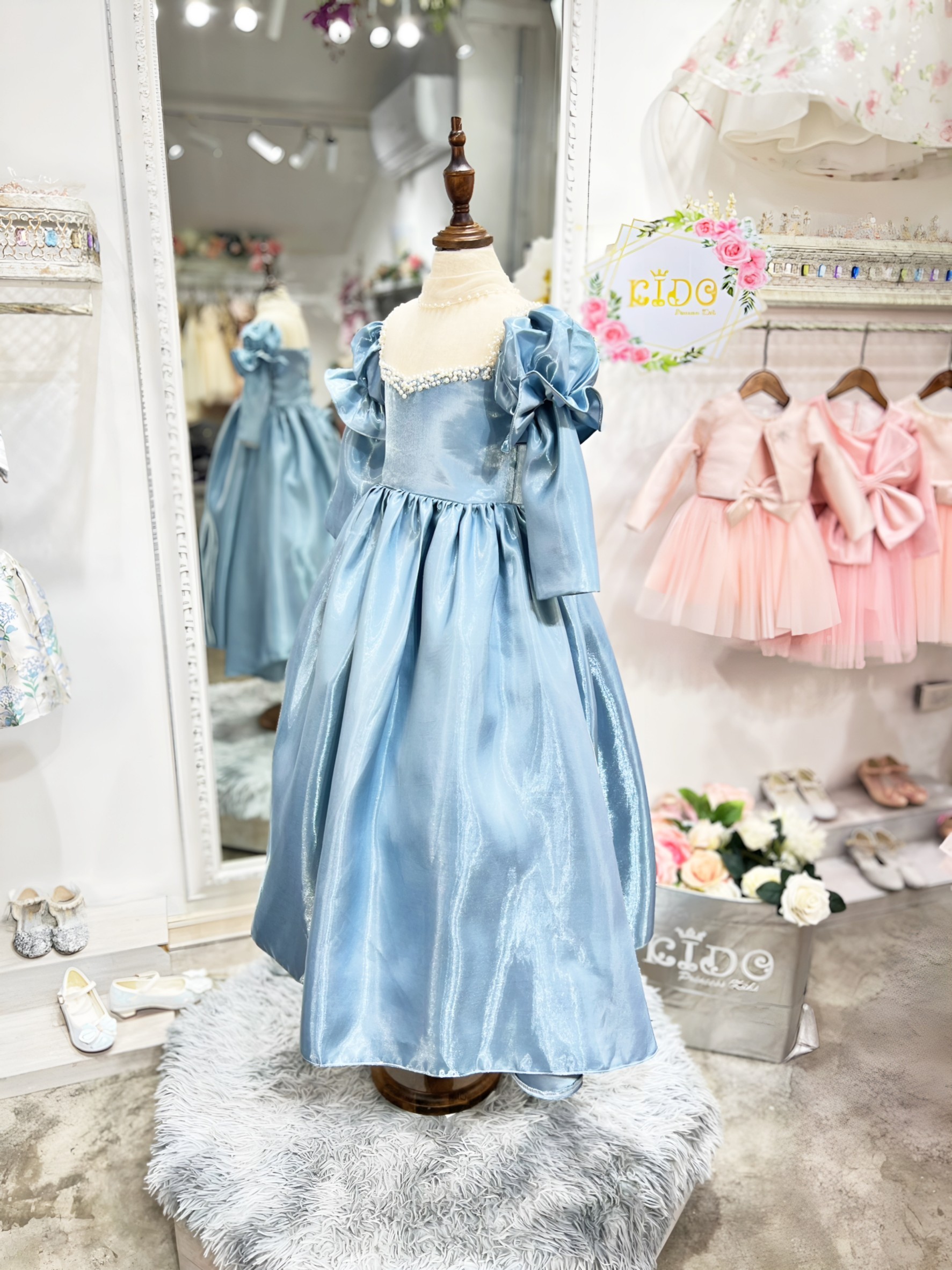 ชุดราตรีเด็ก(หน้าร้านอยู่รัชดา ลองได้ถ่ายรูปจากชุดจริง)W18517 สีฟ้า แขนตุ๊กตายาว กระโปรงยาว