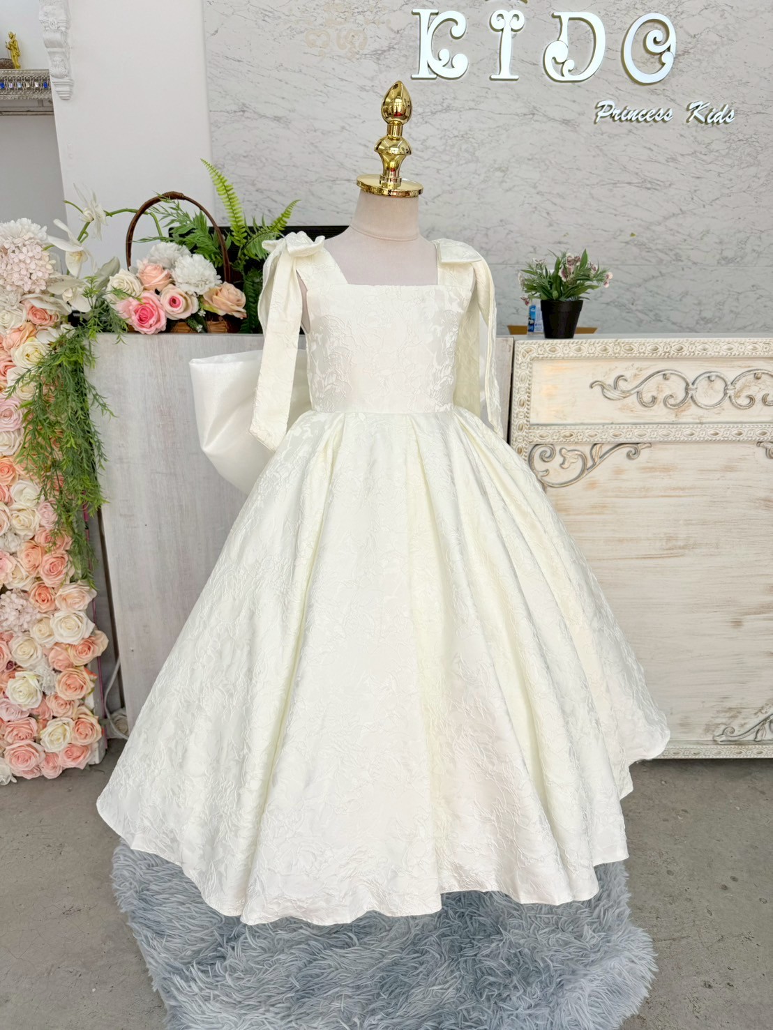 ชุดราตรีเด็ก ชุดเจ้าหญิง (*หน้าร้านอยู่รัชดา*)W19226 สีขาว กระโปรงยาว ไหล่ติดโบว์ คุณหนูสุดสุด