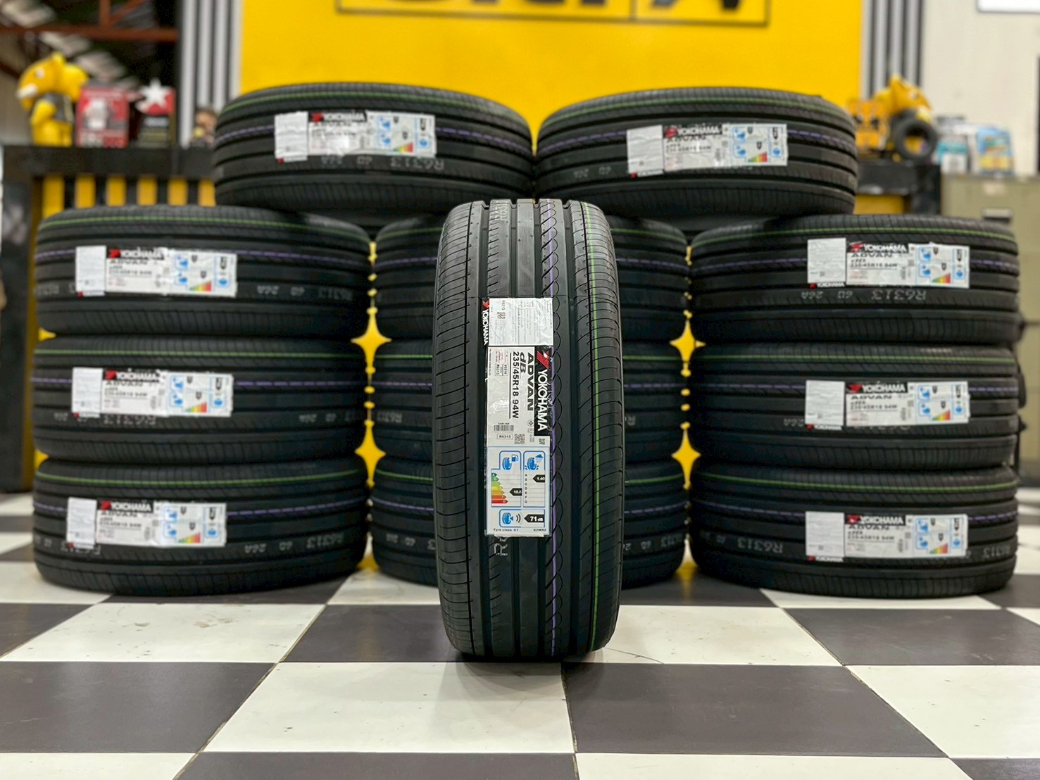 Yokohama ADVAN dB Decibel V551 ขนาด 235/45R18 ยางใหม่ปี2025