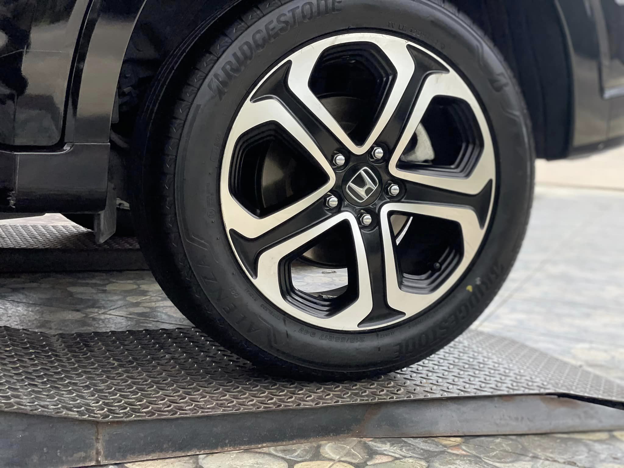 HONDA_HR-V #เปลี่ยนยาง 🛞🐘#BRIDGESTONE_ALENZ001_215/55R17