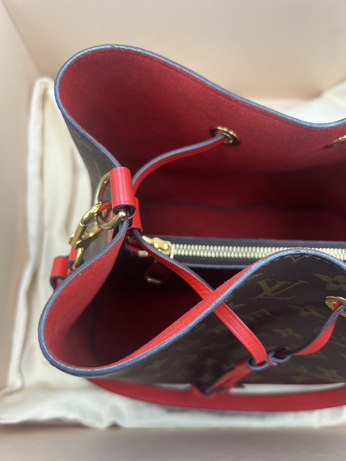 LV neo noe มือสอง สีแดง