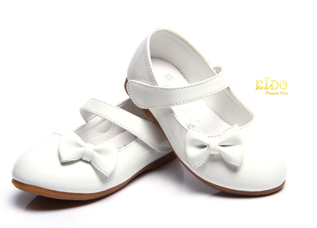 รองเท้าเด็กออกงาน(หน้าร้านอยู่รัชดา ลองได้)H117 สีขาว ติดโบว์เล็กด้านหน้า
