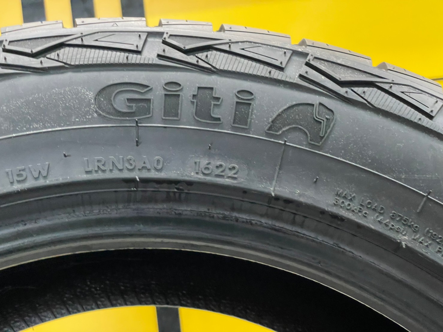 235/60R18 Giti4x4 AT71 ยางใหม่ปี2022