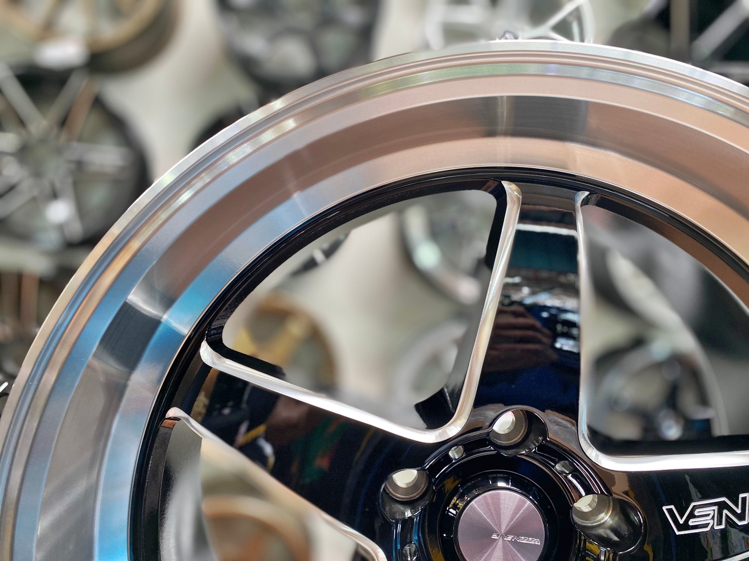 ล้อแม็กเวล Venzza Weld ขอบ18 5รู114 กว้าง9.5 ออฟ30 สีดำขอบกลึงเงา