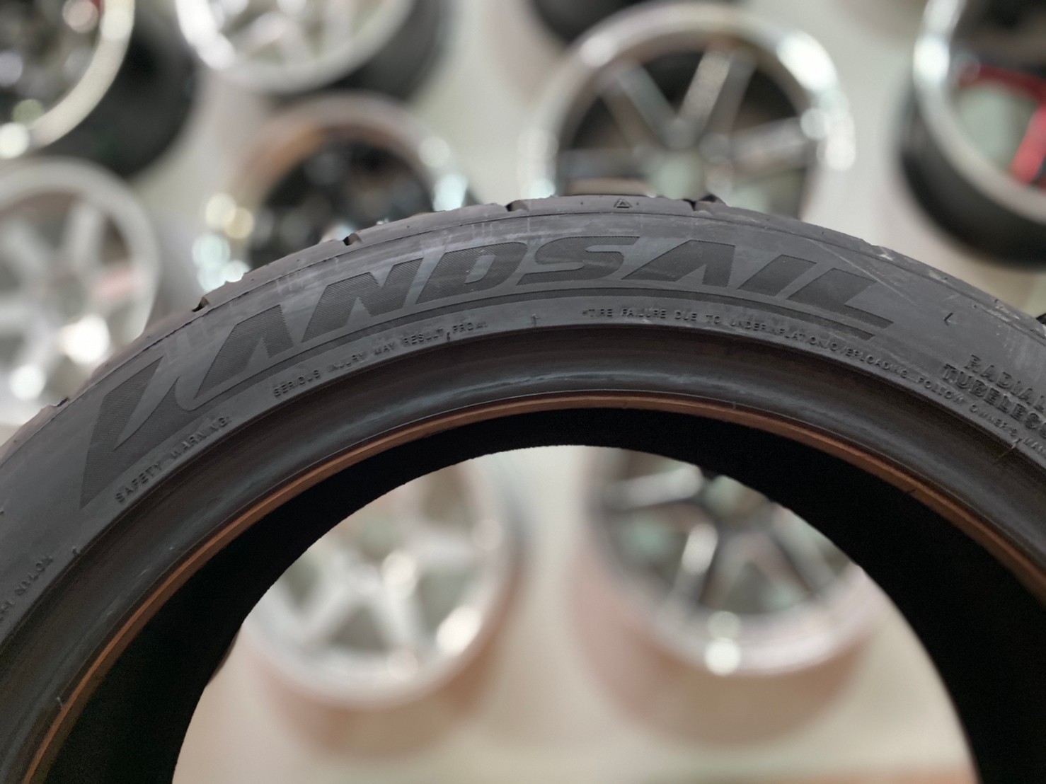 ยางสปอร์ตลายซิ่ง คุณภาพดี Lansail Rs009 205/45R17