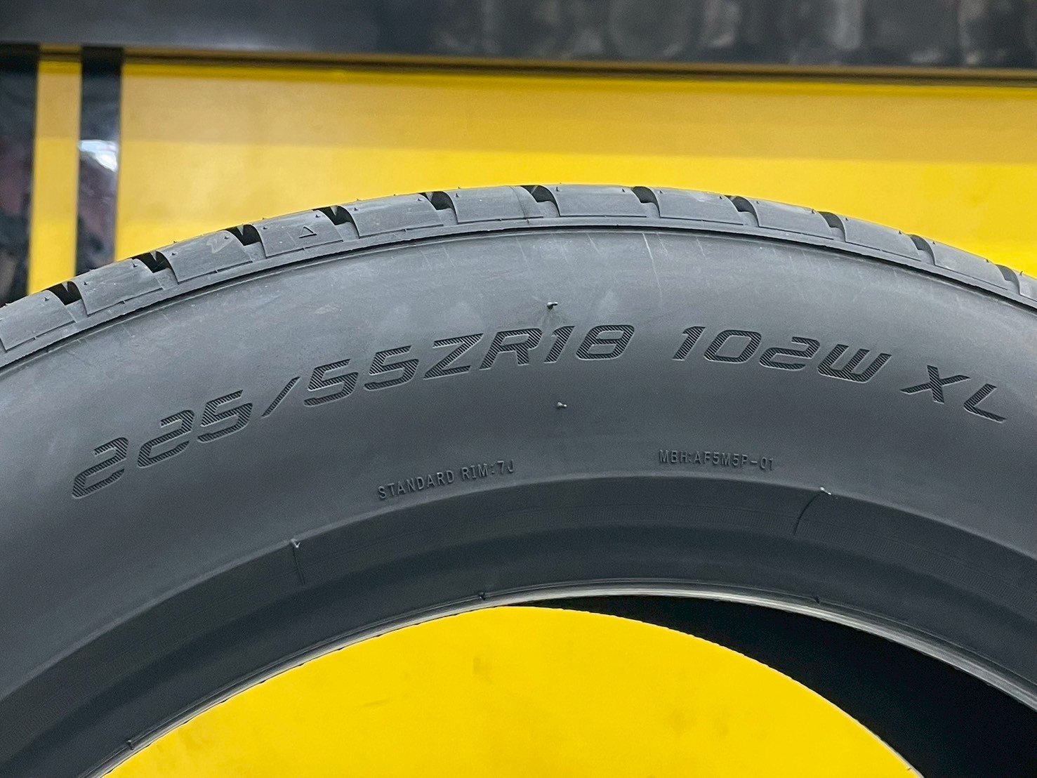 ยาง Lenso D1CS ขนาด 225/55R18 เป็นยางสปอร์ตสำหรับรถเก๋งที่เน้นความนุ่มเงียบและการเกาะถนนดีเยี่ยม ยางใหม่ปี2025 🛞