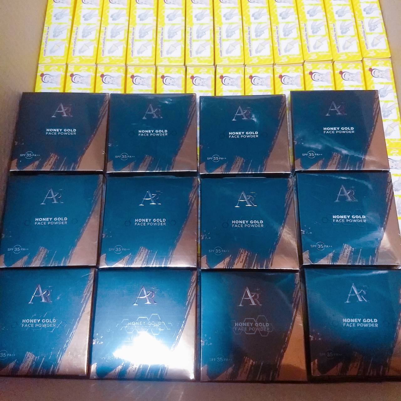 Aura Rich Honey Gold Face Powder SPF35 PA+++ แป้งพัฟน้ำผึ้งทองคำออร่าริช