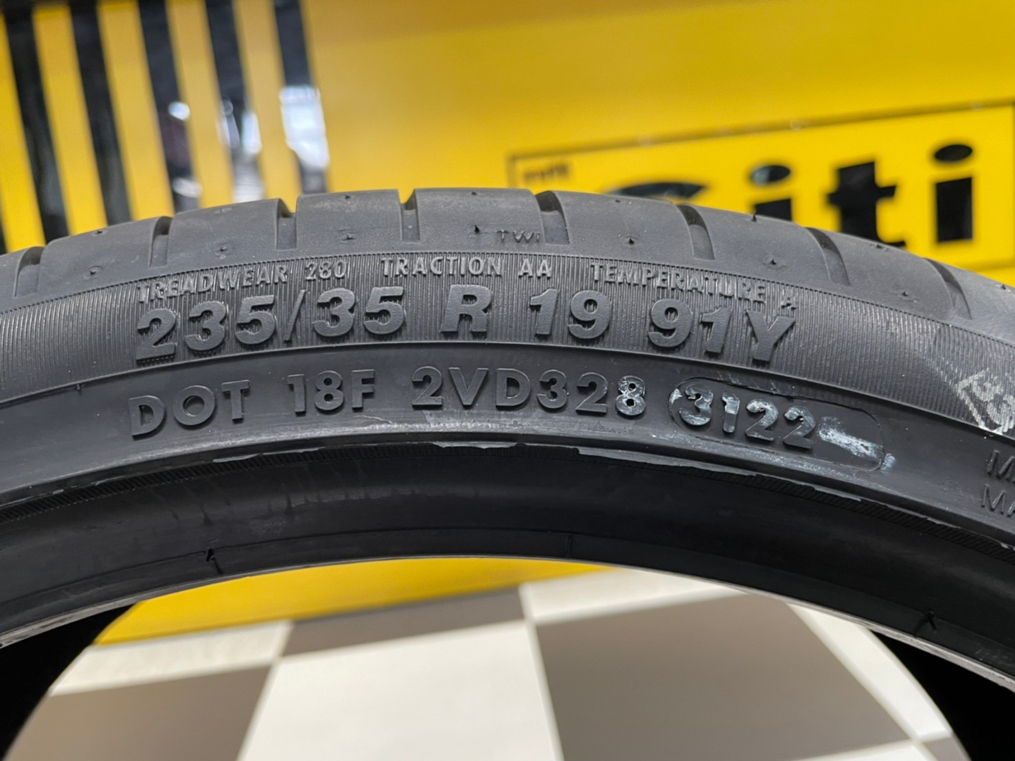 Apollo 235/35R19 Aspire4G ยางใหม่ปี2022