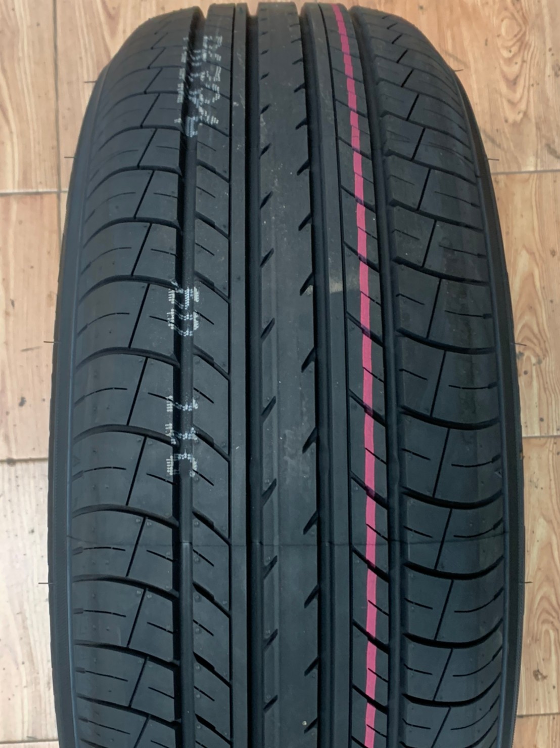YOKOHAMA E70 215/55R17ยางใหม่ปี21 ยางสมรรถนะสูงนุ่มเงียบพร้อมติดตั้งฟรี จัดส่งฟรีทั่วประเทศ