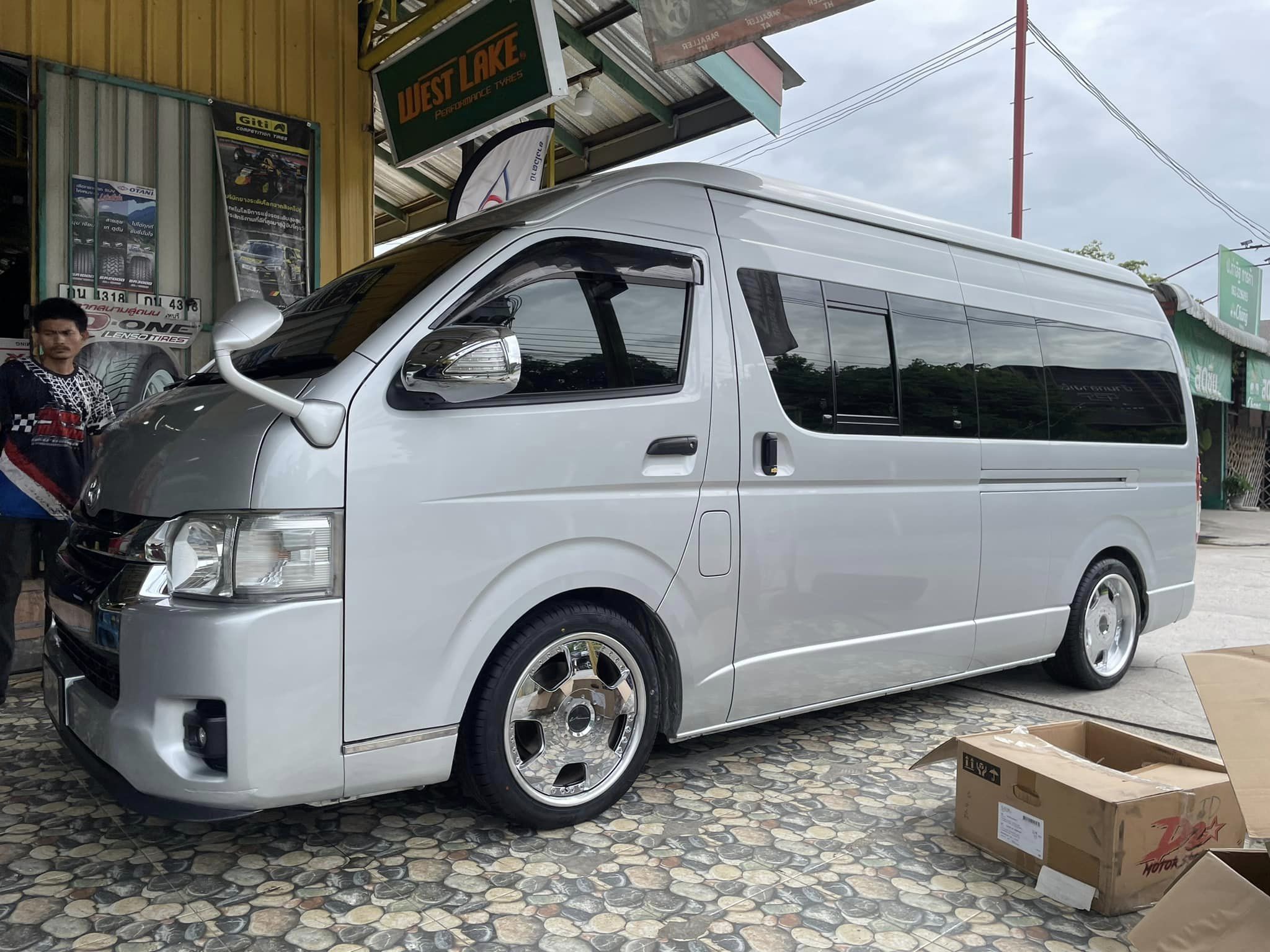 TOYOTA_COMMUTER #เปลี่ยนยาง #OTANI #KC2000 225/45R18