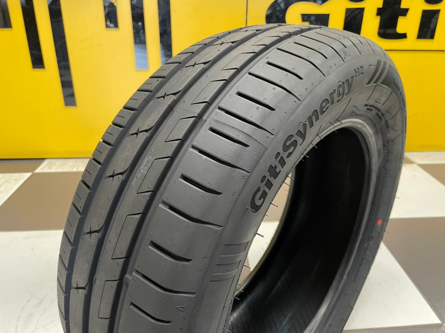 Giti Synergy H2 195/60R15 ยางใหม่ปี2023 ราคาโปรโมชั่นพิเศษ พร้อมติดตั้งฟรี