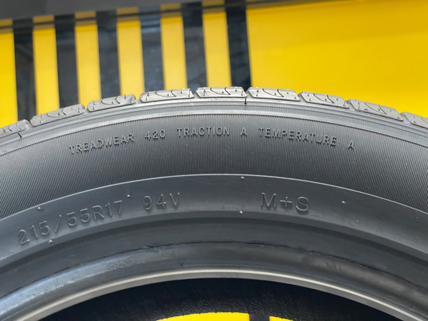 215/55R17 ยางใหม่BLACKHAWK HH11 ยางใหม่ปี2022