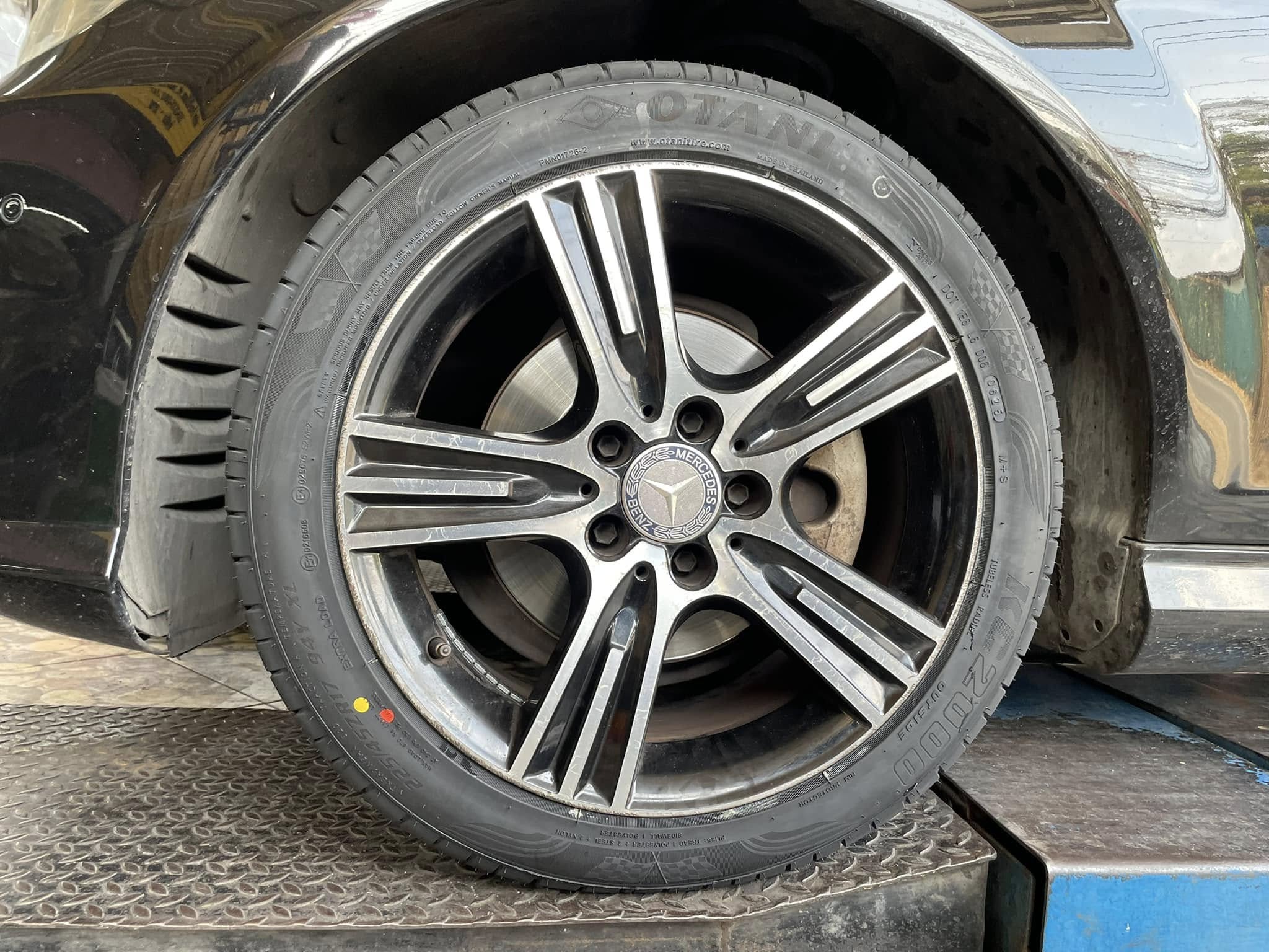 🚘 #BENZ_C200🛞#เปลี่ยนยาง #OTANI #KC2000 225/45R17 #บริการตั้งศูนย์ล้อ🛞