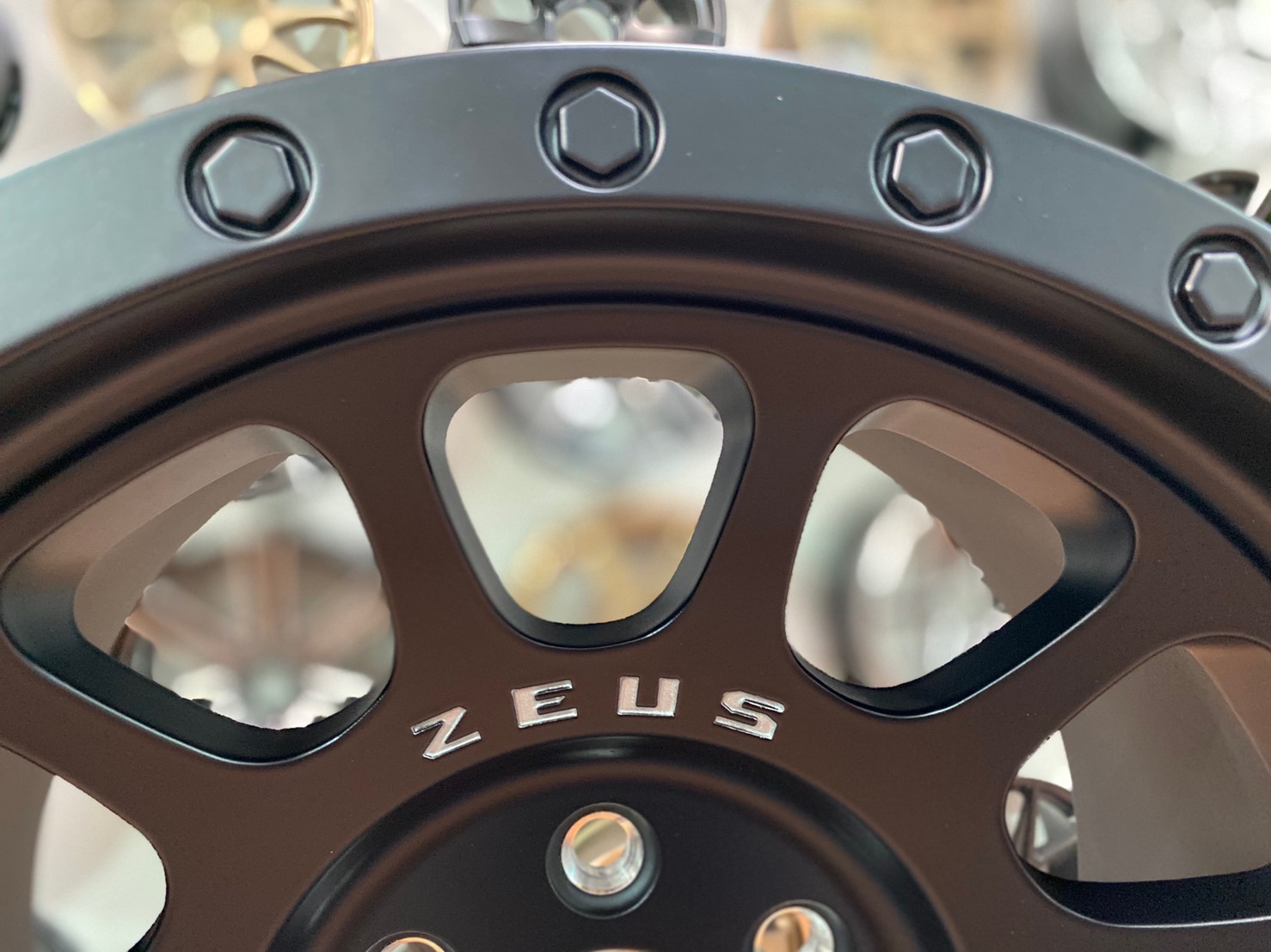 ล้อแม็กออฟโรด Zeus-03 สีดำ สำหรับนิสสัน นาวาร่า สเปค 18x8.5 ET+00 6x114.3