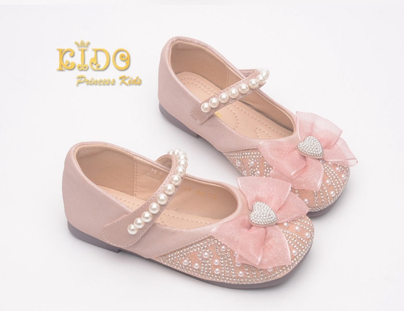 รองเท้าเด็ก(หน้าร้านอยู่รัชดา ลองได้)H181 สีชมพู ประดับโบว์ ตรงสายรัดคาดด้วยมุข ลุคคุณหนู น่ารัก