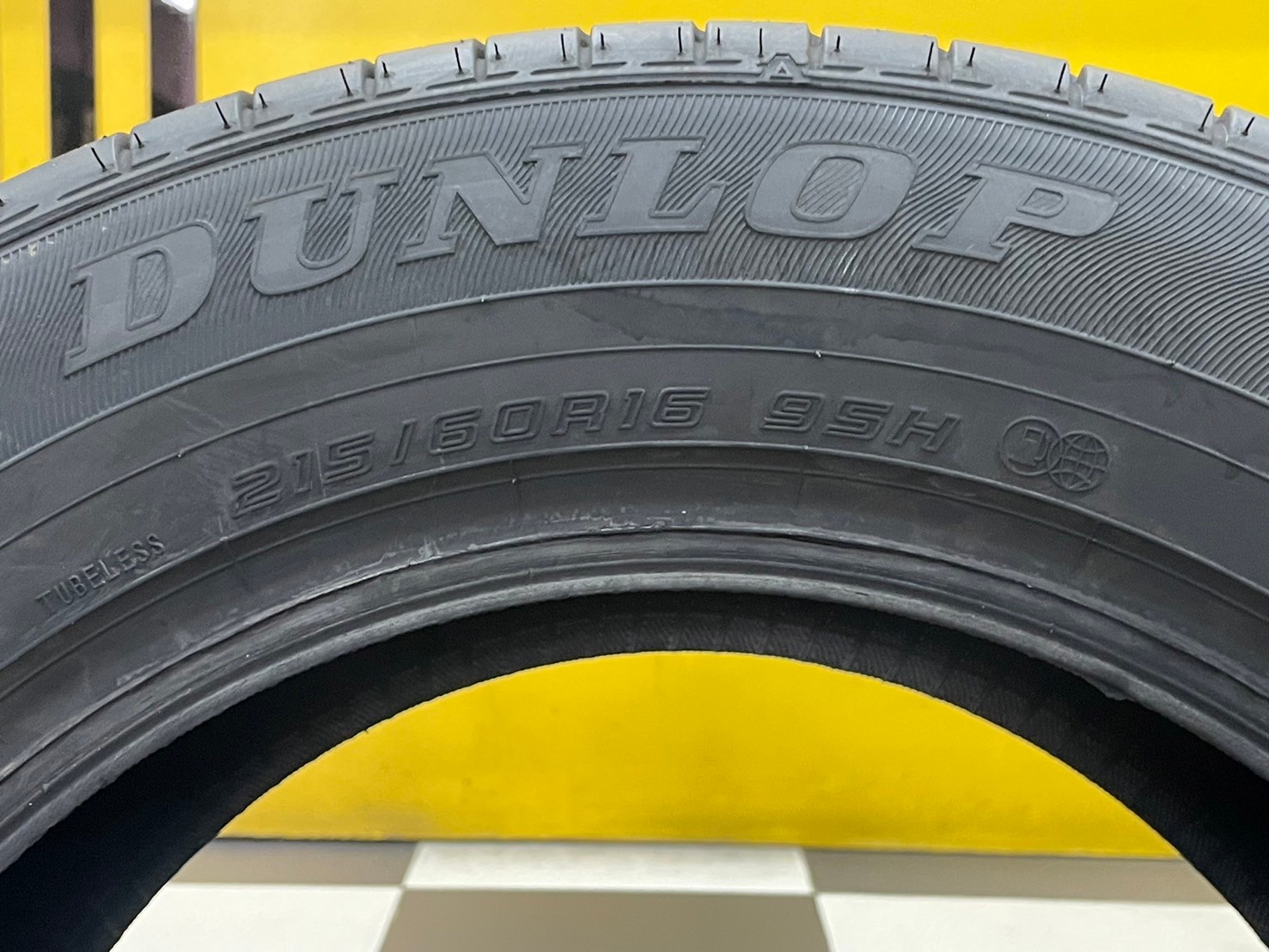 DUNLOP ENASAVE EC300+ 215/60R16 ยางใหม่ปี2024
