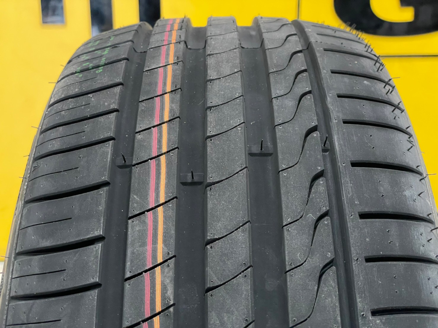 225/35R19 MINERVA F205 ยางสปอร์ต คุณภาพดี นุ่มเงียบ