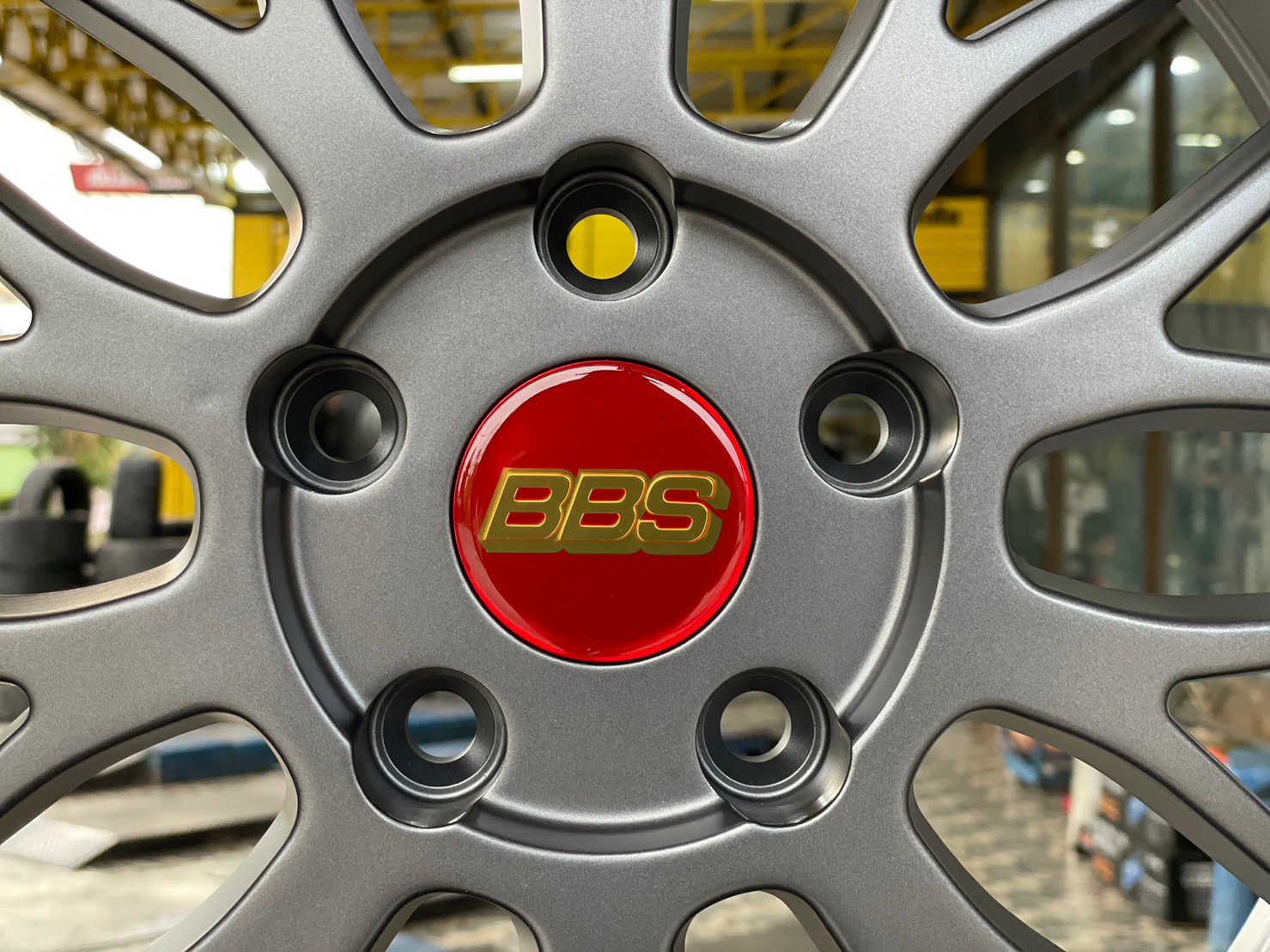 ล้อแม็กซ์ใหม่ BBS LM ขอบ18 18x8.5 ET33 5x112 18x8.5 ET33 5x114 สีเทากัน ขอบดำเงา หลุดสีทอง