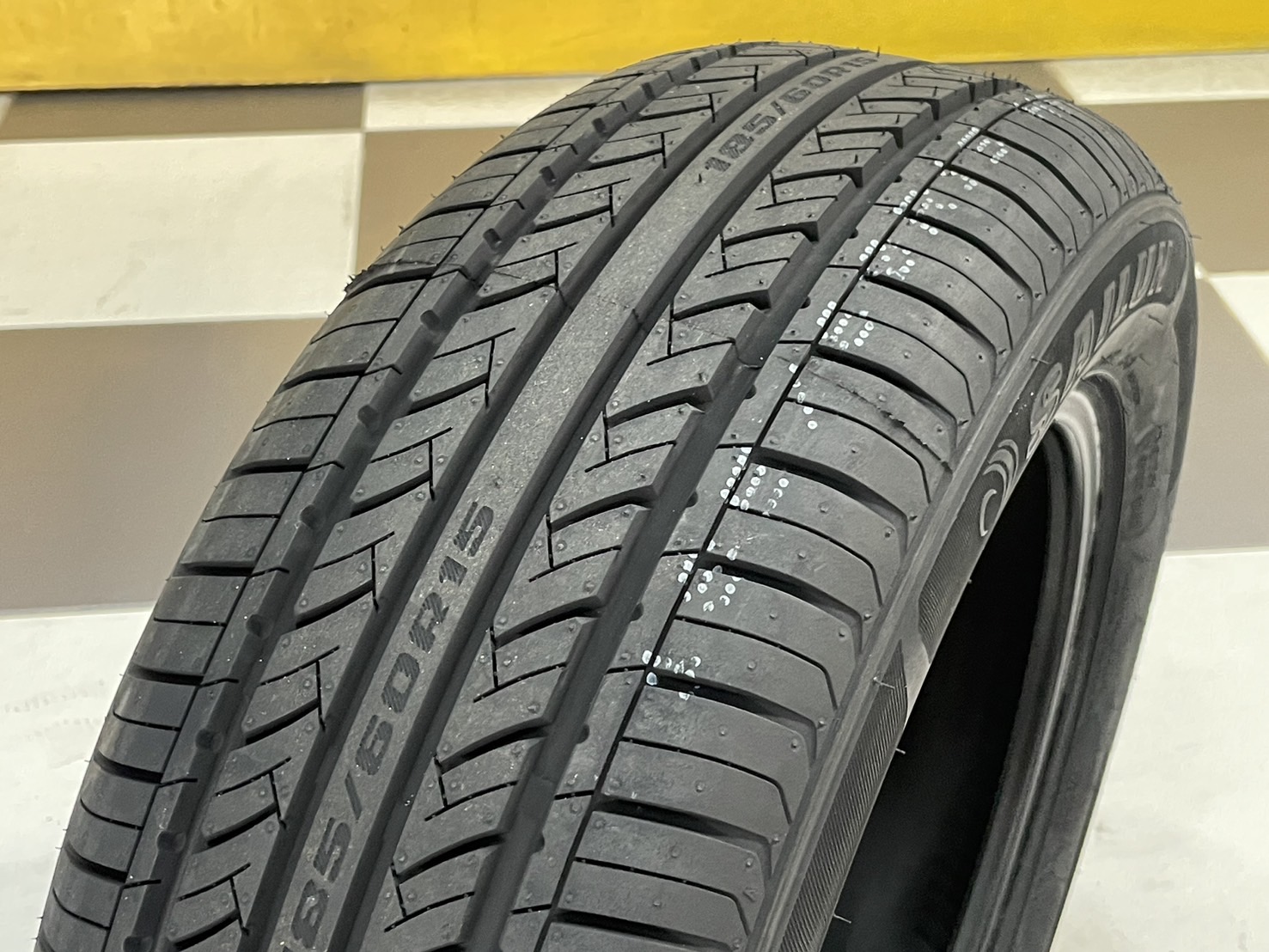 ยางใหม่ SAILUN ATREZZO 185/60R15 ยางใหม่ปี2024 ยางคุณภาพดี นุ่มเงียบ