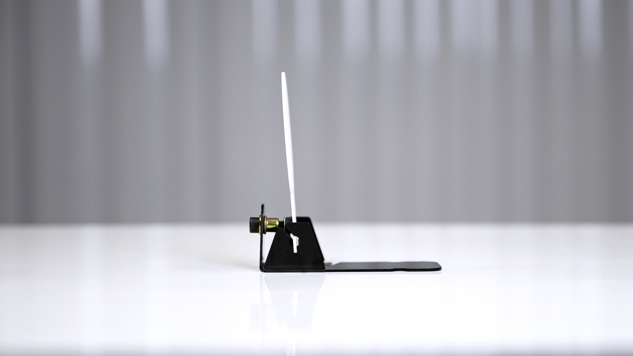 SKU-04059 Falling Plate