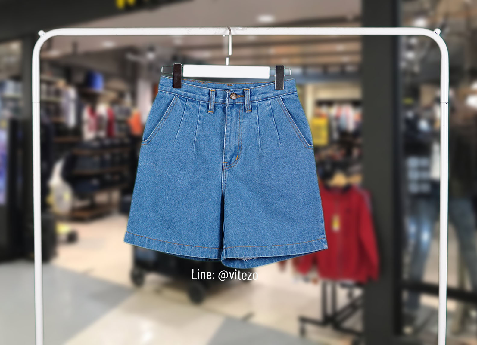 กางเกงยีนส์ขาสั้นเอวสูง แต่จีบหน้าให้ดูมีเอว สวยมาก ขากว้างใส่สบาย เก็บพุงอย่างเนียน สาว ๆ ใส่แล้วทรงสวย น่ารัก