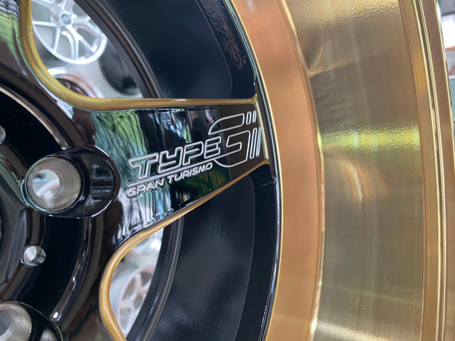 ล้อแม็กใหม่ขอบ18 5รู114.3 ลายใหม่ล่าสุด Cosmis TypeG Ver2 สีดำขอบก้านไดร์ทอง