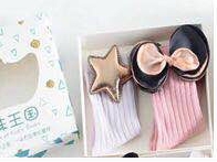 ถุงเท้าเด็ก(มีหน้าร้านอยู่รัชดา)B005 เซ็ตกล่อง ถุงเท้า 2คู่ สีม่วงอ่อนติดดาวกับสีชมพูติดโบว์