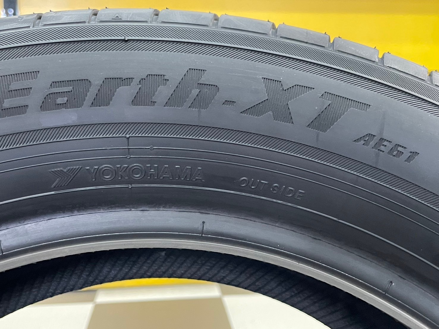 #ยางใหม่โยโกฮาม่า #YOKOHAMA BluEarth - XT #AE61 215/60R17 ยางใหม่ปี2024