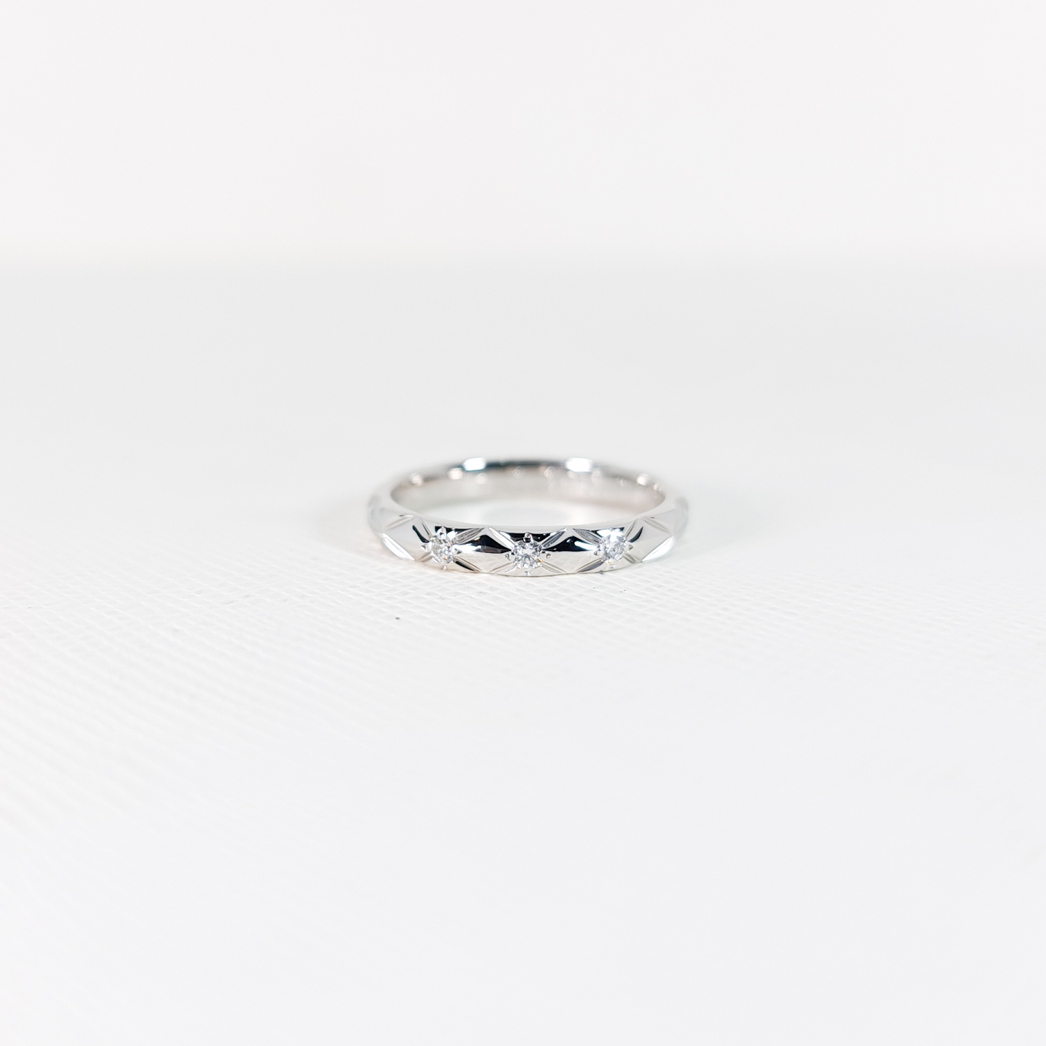 แหวน Chanel Matelasse ring with 3Diamonds Platinum950 ไซส์ 46# (Used)