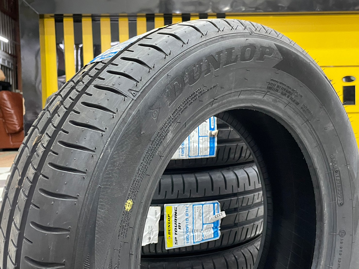 ยางใหม่ดันลอป DUNLOP SP SPORT TOURING R1 195/65R15 ยางใหม่ปี2023 (4เส้น)