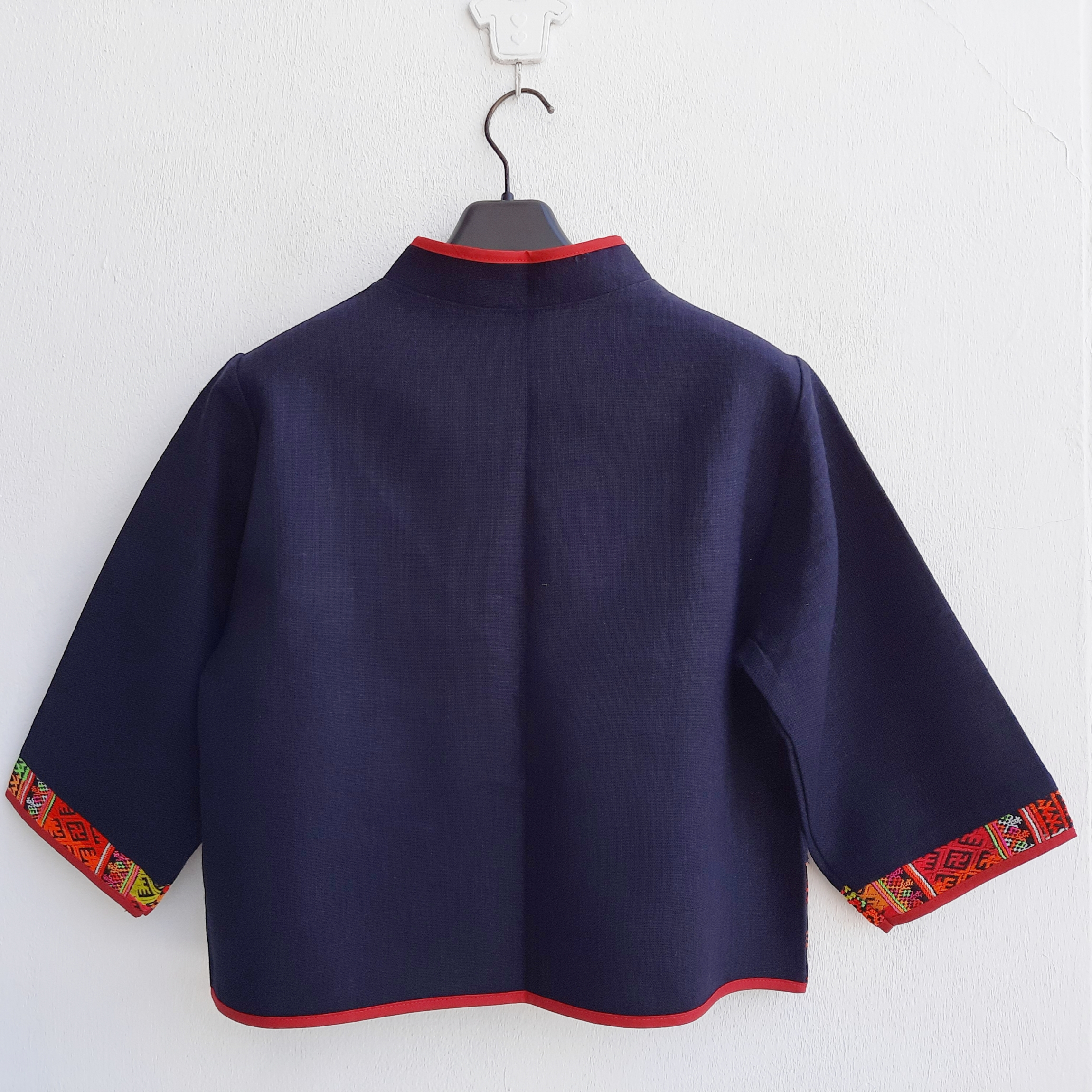 เสื้อคลุมผ้ากัญชงสีกรมท่า แต่งผ้าเย้า ปักมือแน่น สวย