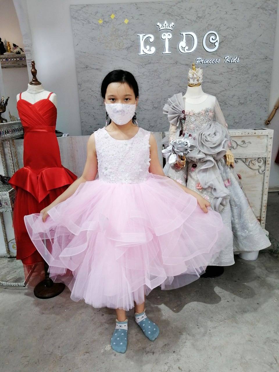 ชุดราตรีเด็ก(หน้าร้านอยู่รัชดา ลองได้ถ่ายรูปจากชุดจริง)A218สีชมพูเข้ม กระโปรงสั้นชั้นพอง อกปักดอกไม้สวยหวาน น่ารัก