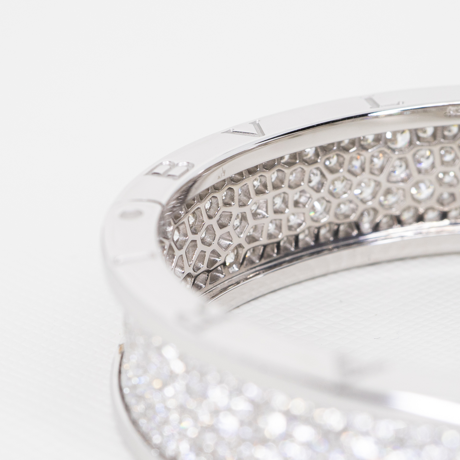 **Sold** กำไล Bvlgari B.zero1 large bangle bracelet with pavé diamonds on the spiral ทองขาว18K ref.347715 ไซส์Size Small (Used) +ใบเสร็จShopไทย2018