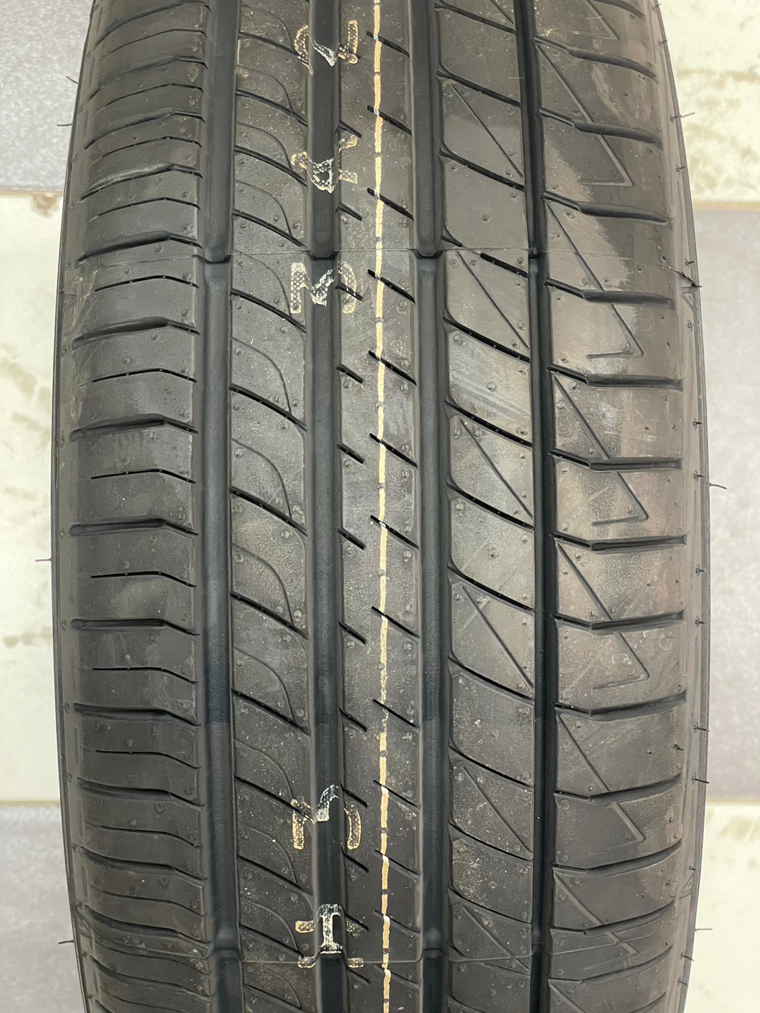 DUNLOP SP SPORT LM705 195/55R15 ยางใหม่ปี2023 ราคาพิเศษพร้อมติดตั้งฟรี