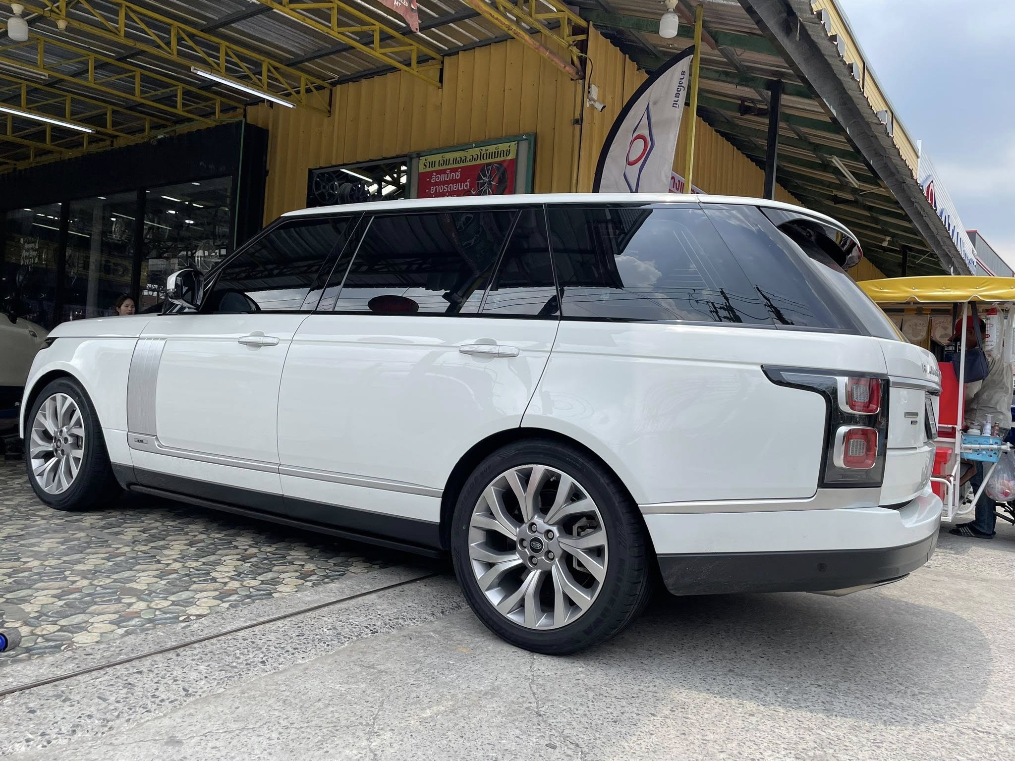 🛞 #LandRover_PangeRover_P400e 🚘เปลี่ยนยาง 🛞🐘#MINERVA_ECO SPEED2 SUV 375/45R21 ❤️ 🛞 #ยางสมรรถนะสูง นุ่มเงียบ