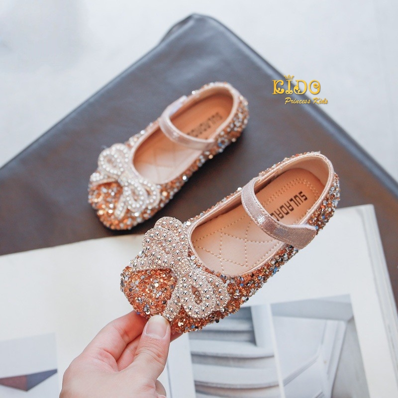 รองเท้าเด็ก*มีหน้าร้านอยู่รัชดา ลองได้ เปลี่ยนได้ *H073สีเงิน ประดับเพชร ระยิบระยับ แต่งด้วยโบว์ติดเพชร สายเรียบ สวยน่ารักมาก