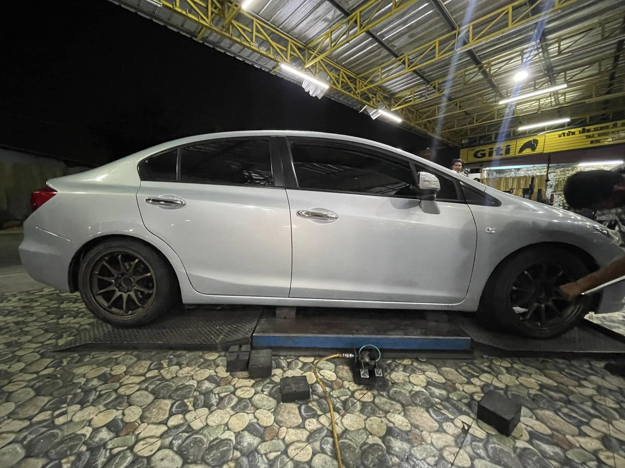 🛞❤️ #HONDA_CIVIC 🚘เปลี่ยนยาง🛞🐘#LANDSAIL #RS009 215/45R17 ❤️ 🛞 #บริการตั้งศูนย์ล้อ🛞