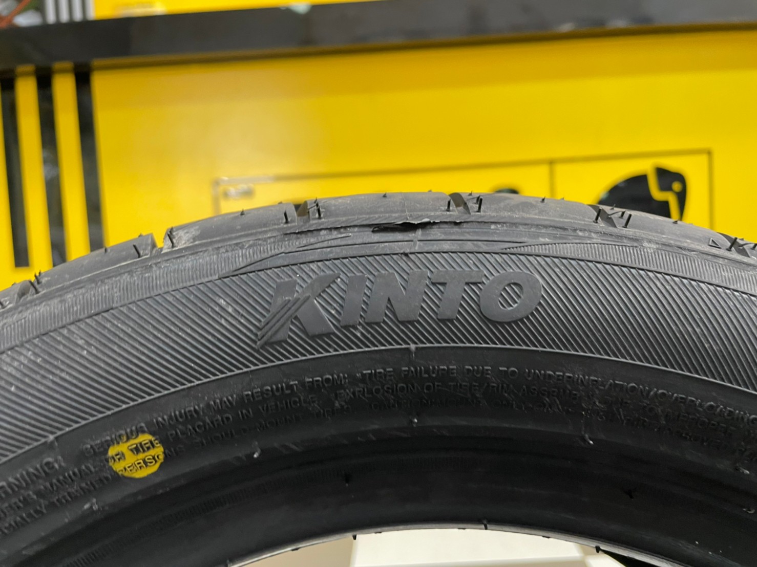 ยางสปอร์ตลายซิ่ง ยางKINTO V-36 ขนาด225/50R15 ยางใหม่ปี2021