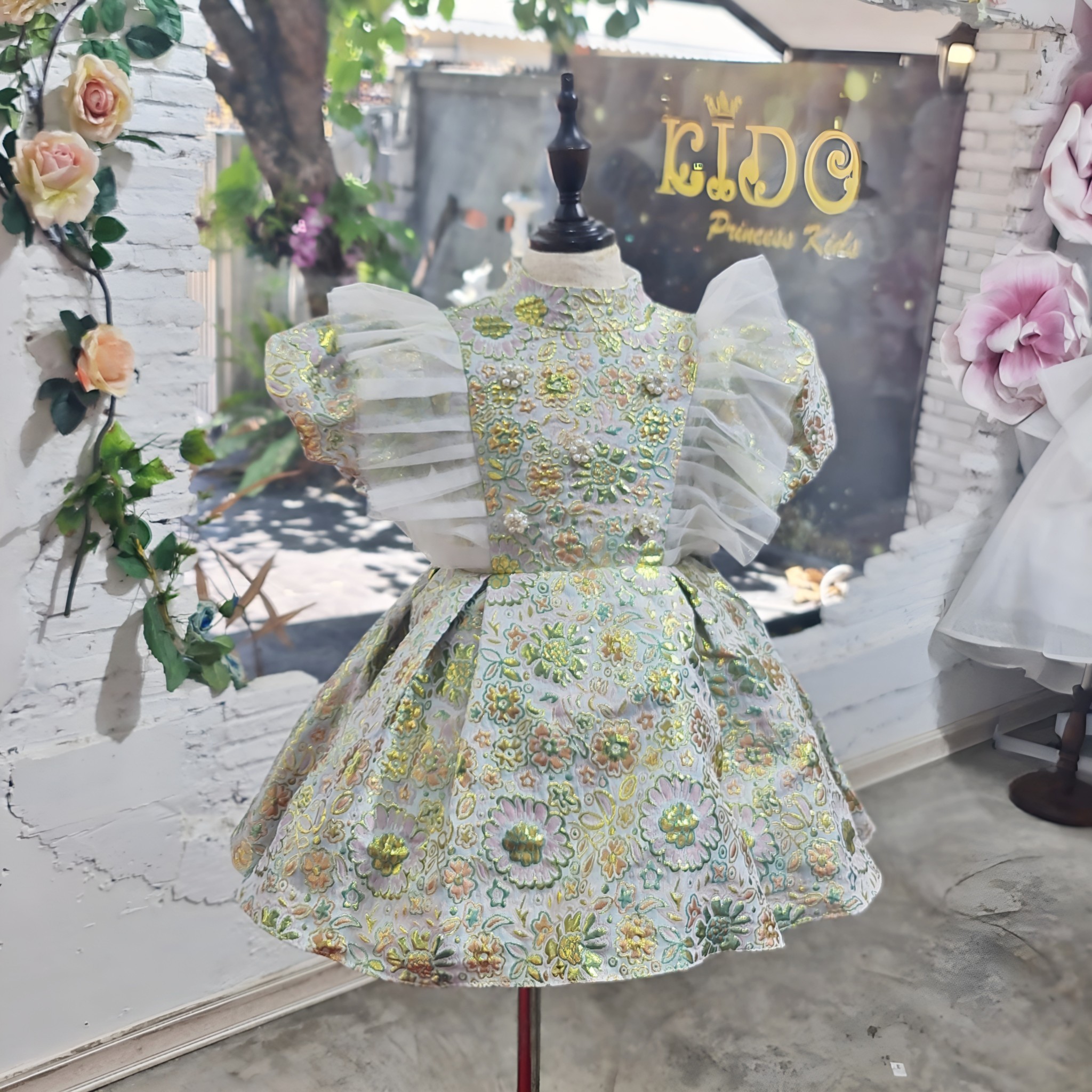 ชุดราตรีเด็ก(หน้าร้านอยู่รัชดา ลองได้ถ่ายรูปจากชุดจริง)W18581 สีเขียว แขนพองชุดพิมพ์ลายกระโปรงสั้น