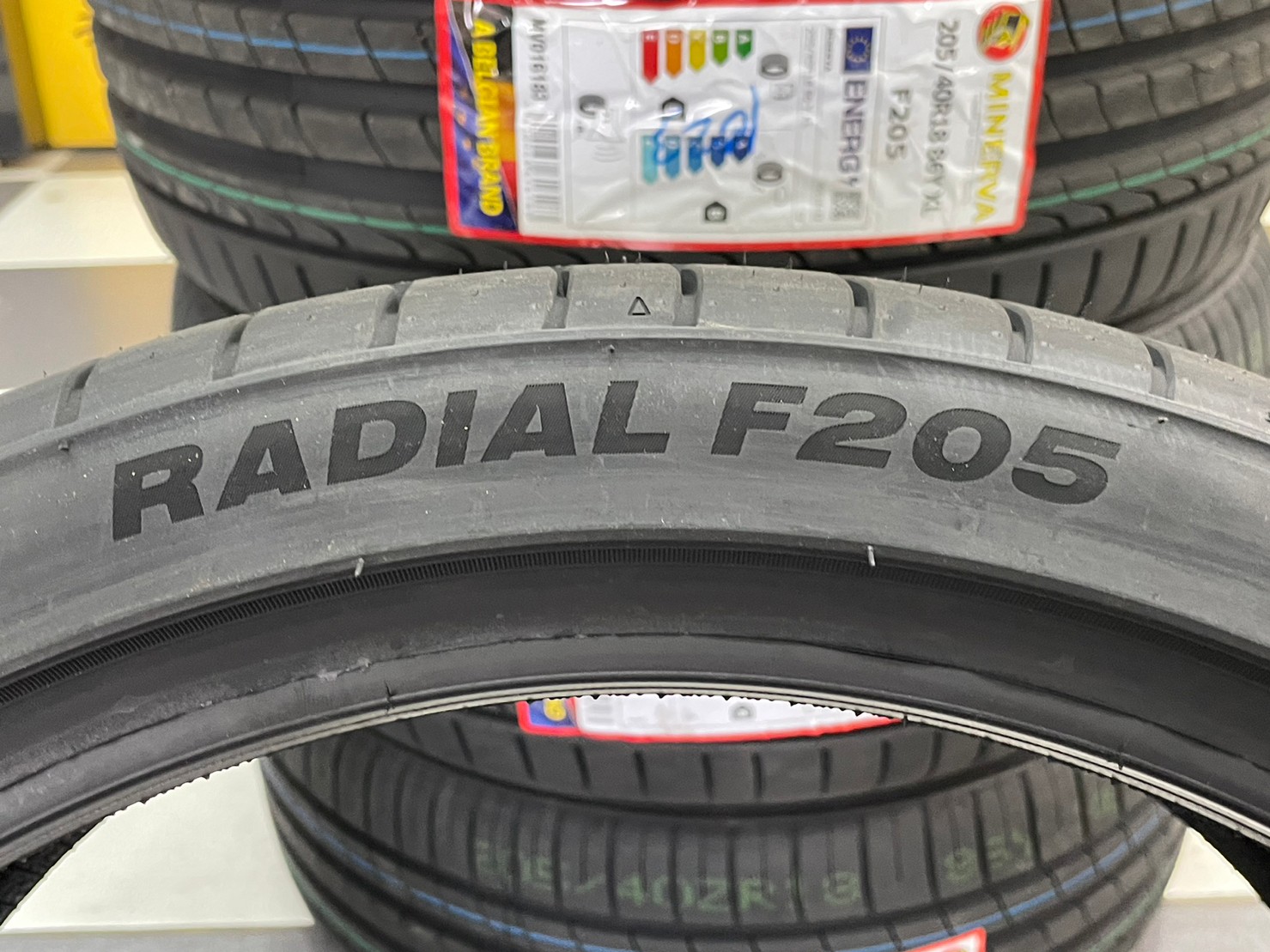 ยางMINERVA F205 205/40R18 ยางสปอร์ตคุณภาพดี สมรรถนะการขับขี่สูงนุ่มเงียบ ยางใหม่2023