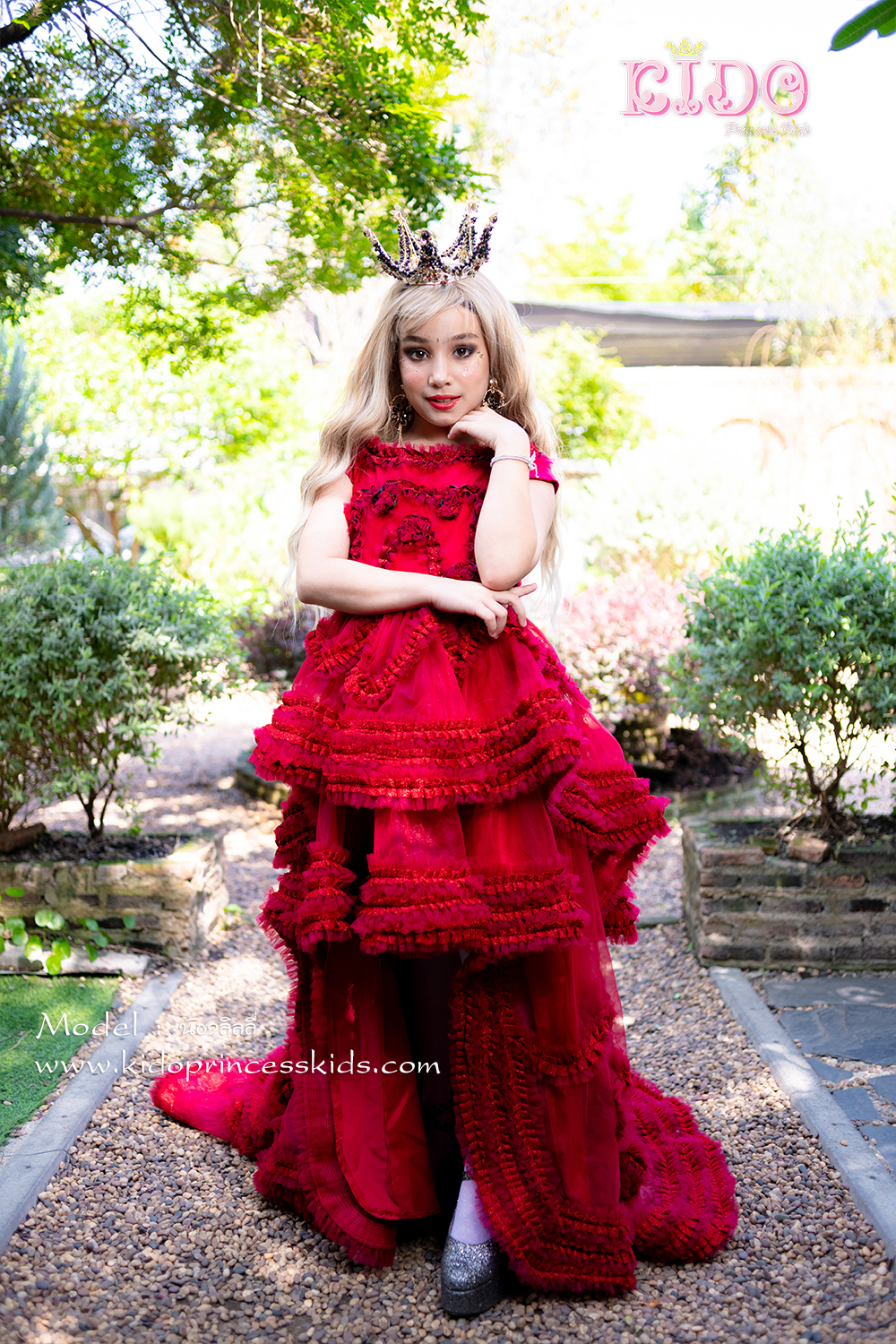 เช่าชุดเด็ก*มีหน้าร้านอยู่รัชดา ลองได้ เปลี่ยนได้ ถ่ายรูปเองจากสินค้าจริง*W18206 ชุดเดินแบบเด็กสีแดงเน้นความหรูที่การตกแต่งด้วยการนำผ้ามาจับจีบระบายแต่งเป็นลวดลายในชุด กระโปรงทรงหน้าสั้นหลังยาวดูเปรี้ยวแบบมีสไตล์ มีแขน