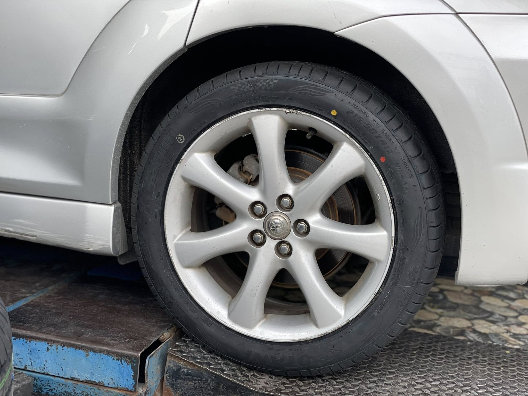 #TOYOTA_WISH 🚘 เปลี่ยนยาง 🛞🐘#OTANI_KC2000_215/50R17 ❤️ 🛞 #บริการตั้งศูนย์ล้อ🔧