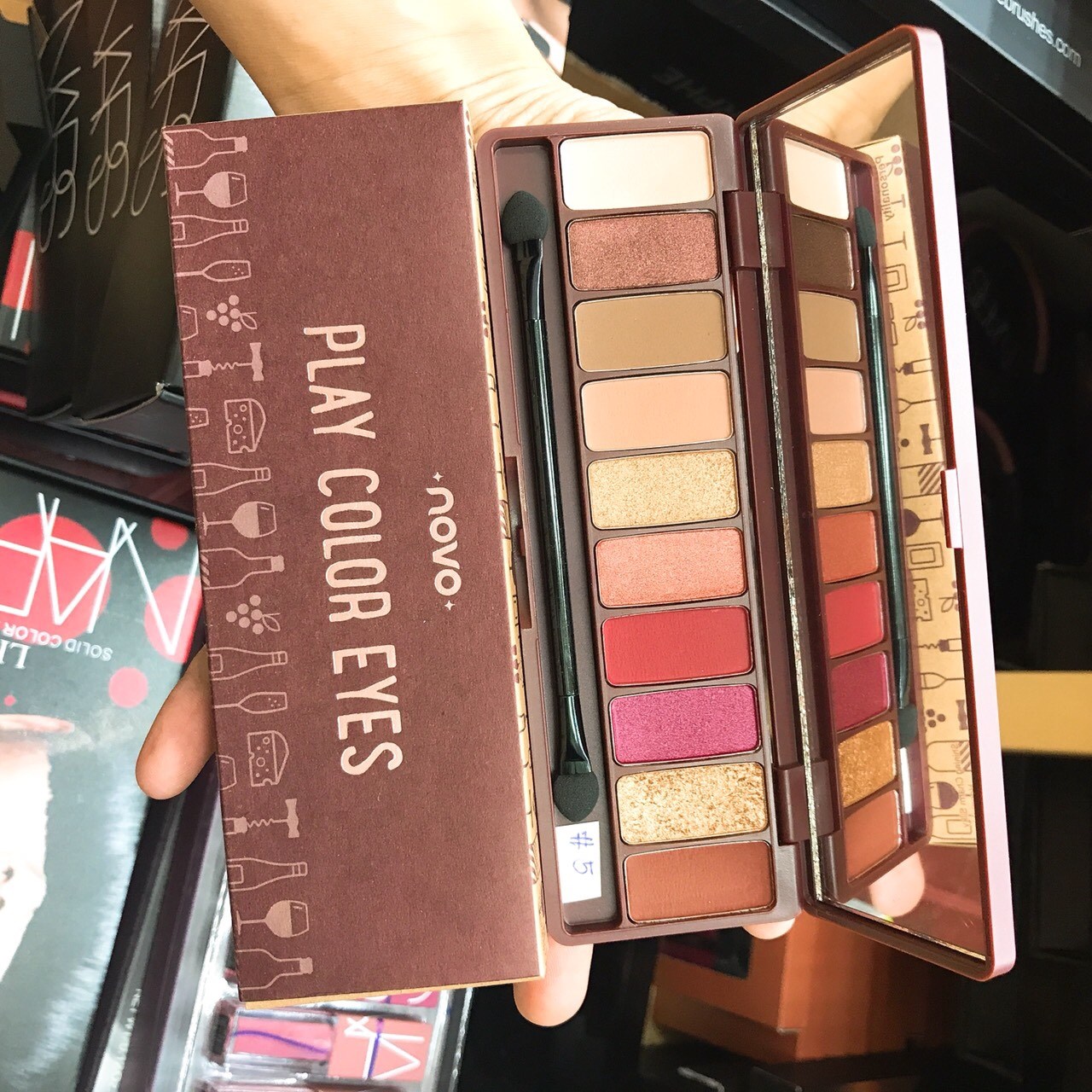 NOVO Play Color Eyeshadow Palette อายแชโดว์ 10 สี ในตลับเดียว