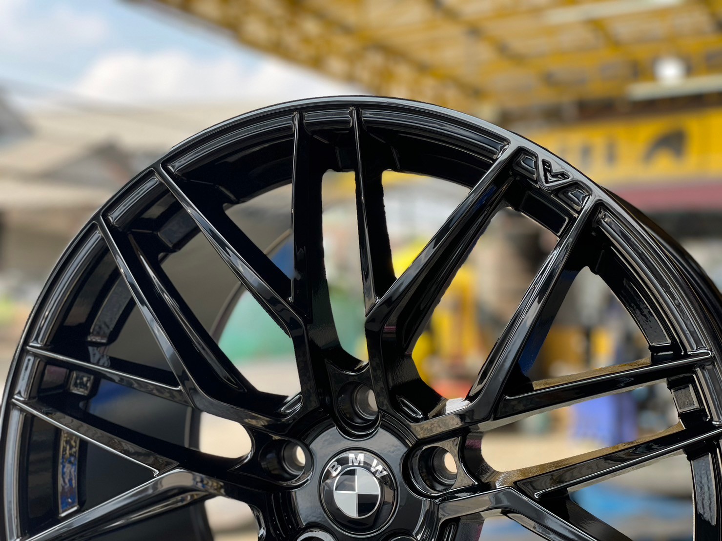 ล้อแม็กซ์ Vorsteiner (MF-1202) ขอบ 19นิ้ว สีดำเงา ล้อหน้า 8.5-19นิ้ว 5รู120 Offset38 CB72.6 ล้อหลัง 9.5-19นิ้ว 5รู120 Offset38 CB72.6