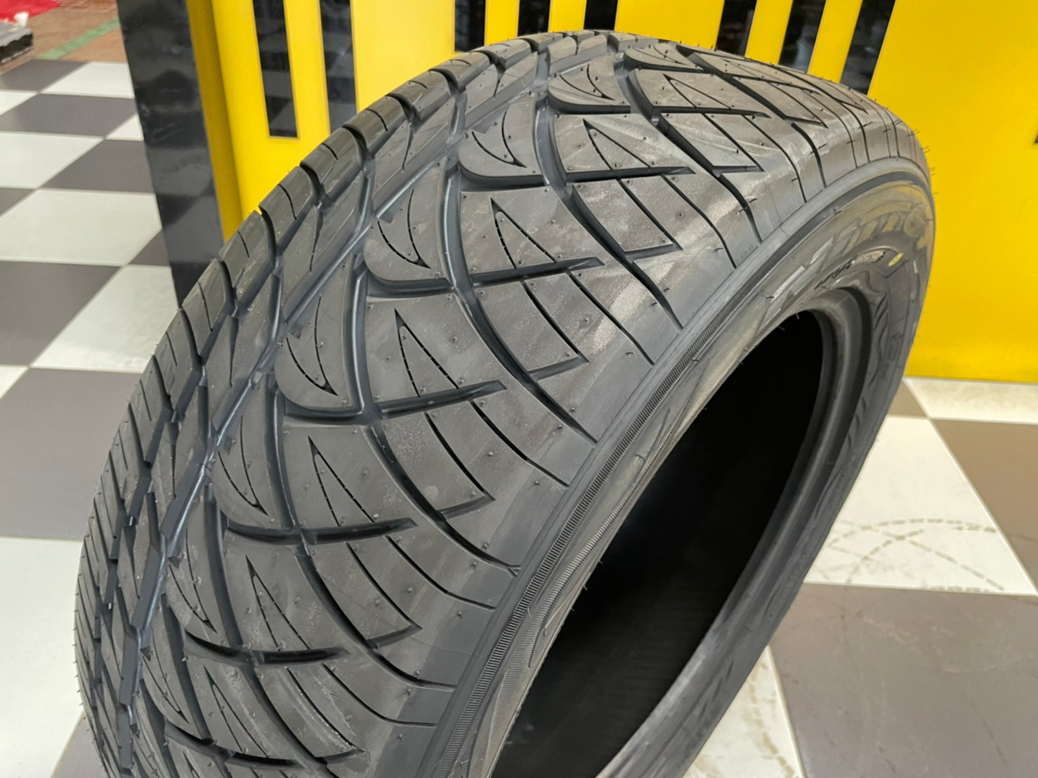NITTO NT420SD 255/55R18 ยางลายซิ่ง สปอร์ต สมรรถนะสูง ยางใหม่ปี2022