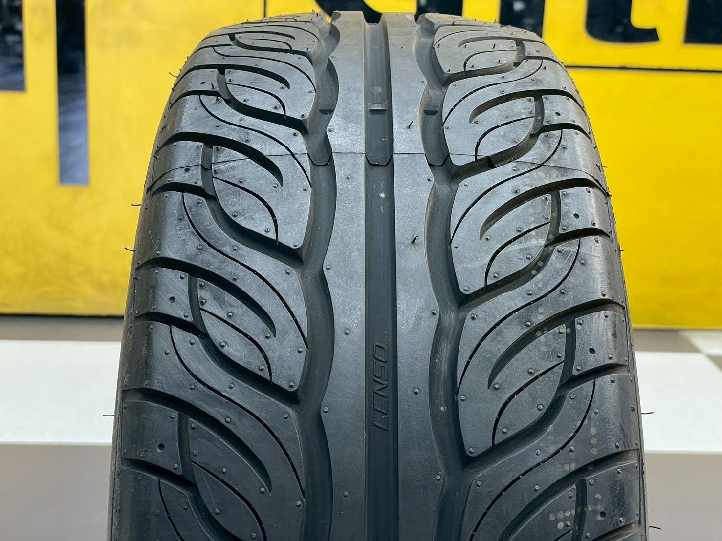 ยางใหม่ปีเก่า LENSO D-ONE 195/50R15 ยางสปอร์ต สมรรถนะสูง คุณภาพดี ยางปี22 (มี1เส้น)