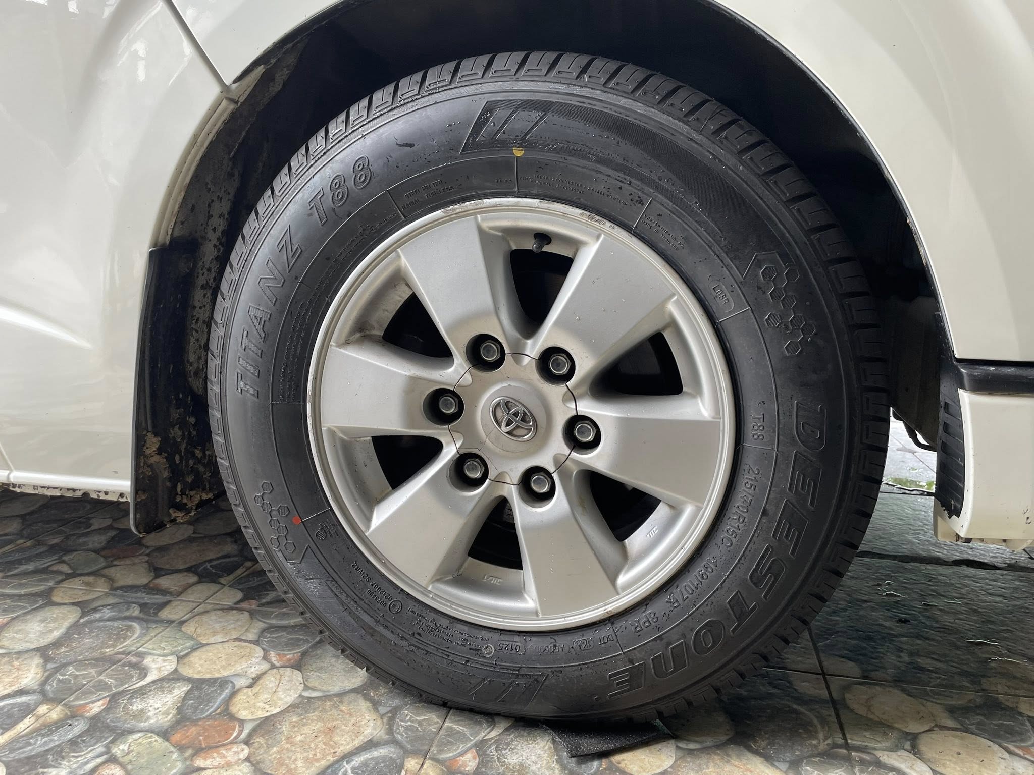 TOYOTA_COMMUTER 🚘เปลี่ยนยาง🛞🐘#DEESTONE_T88_215/70R15