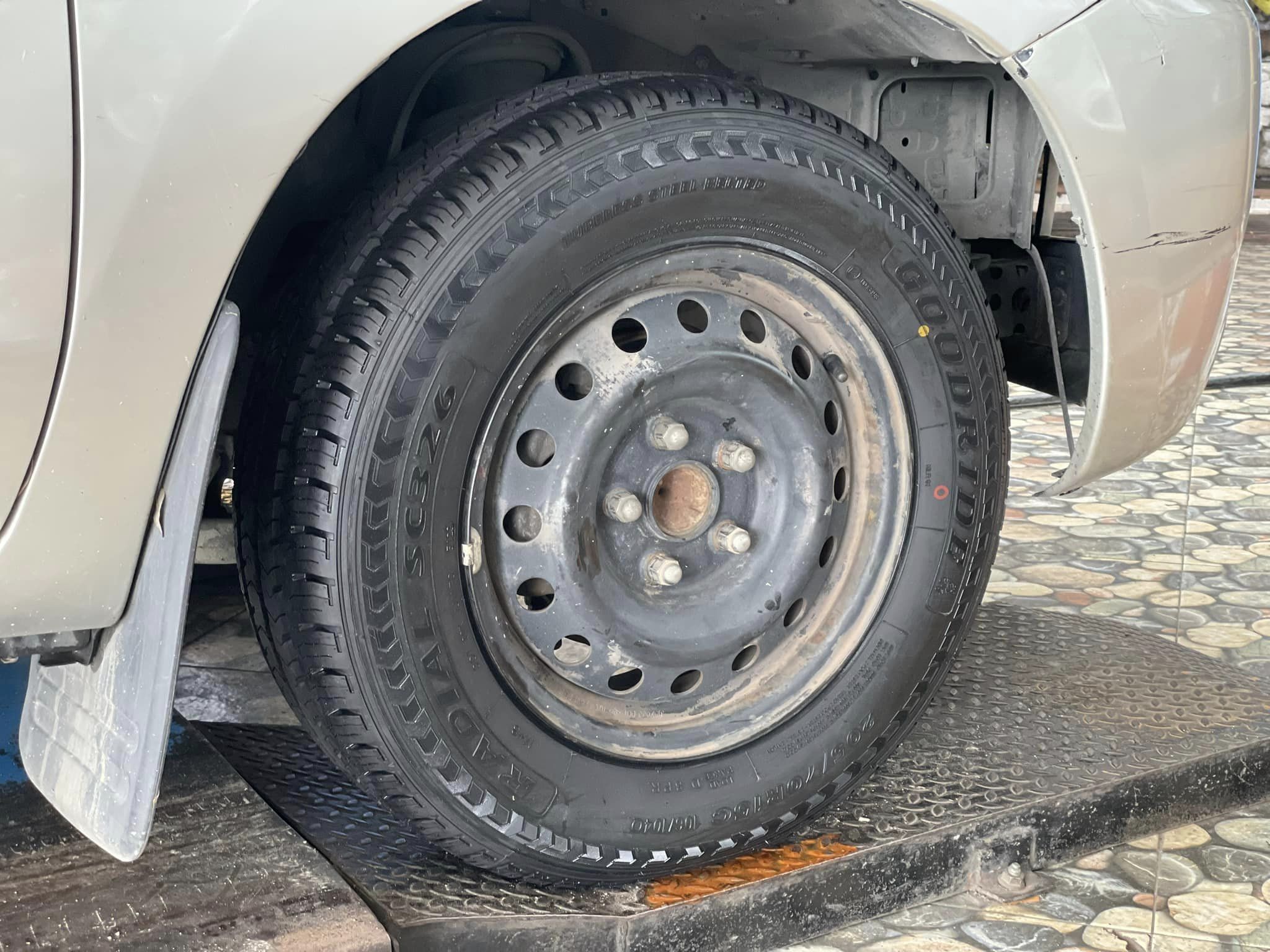 #TOYOTA_VIGO เปลี่ยนยาง #GOODRIDE_SC326_205/70R15
